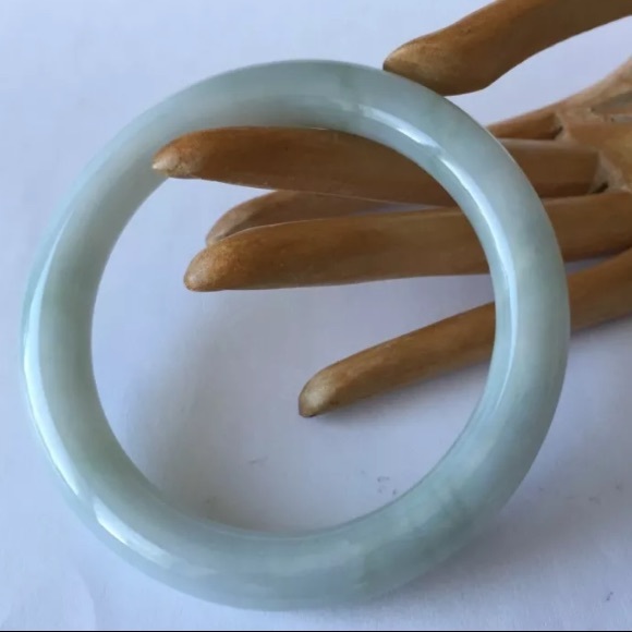 792) white BURMA JADITE w/blue patches BRACELET